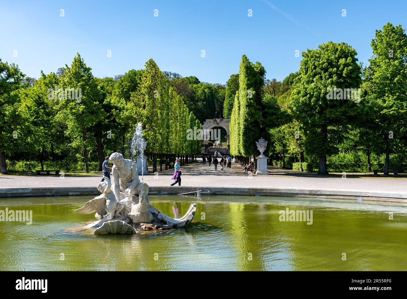 Palazzo e giardini di Schonbrunn in Austria, capitale di Vienna, il 4 maggio 2023 Foto Stock