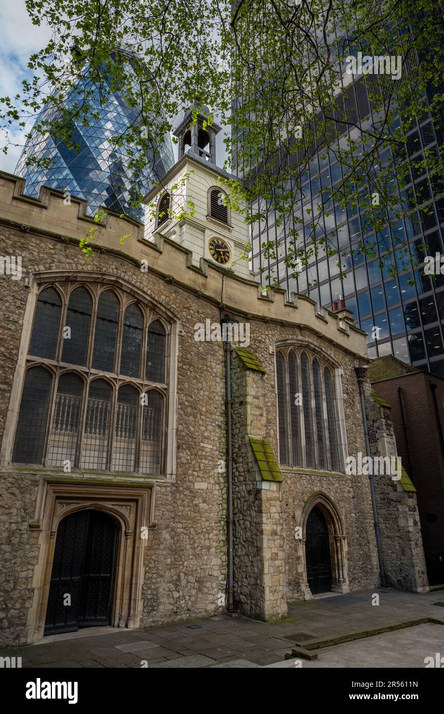Londra, Regno Unito: St Helen's Church, Bishopsgate. Questa chiesa anglicana del 12th° secolo si trova sulla Great St Helen's and Undershaft nella City di Londra. Foto Stock