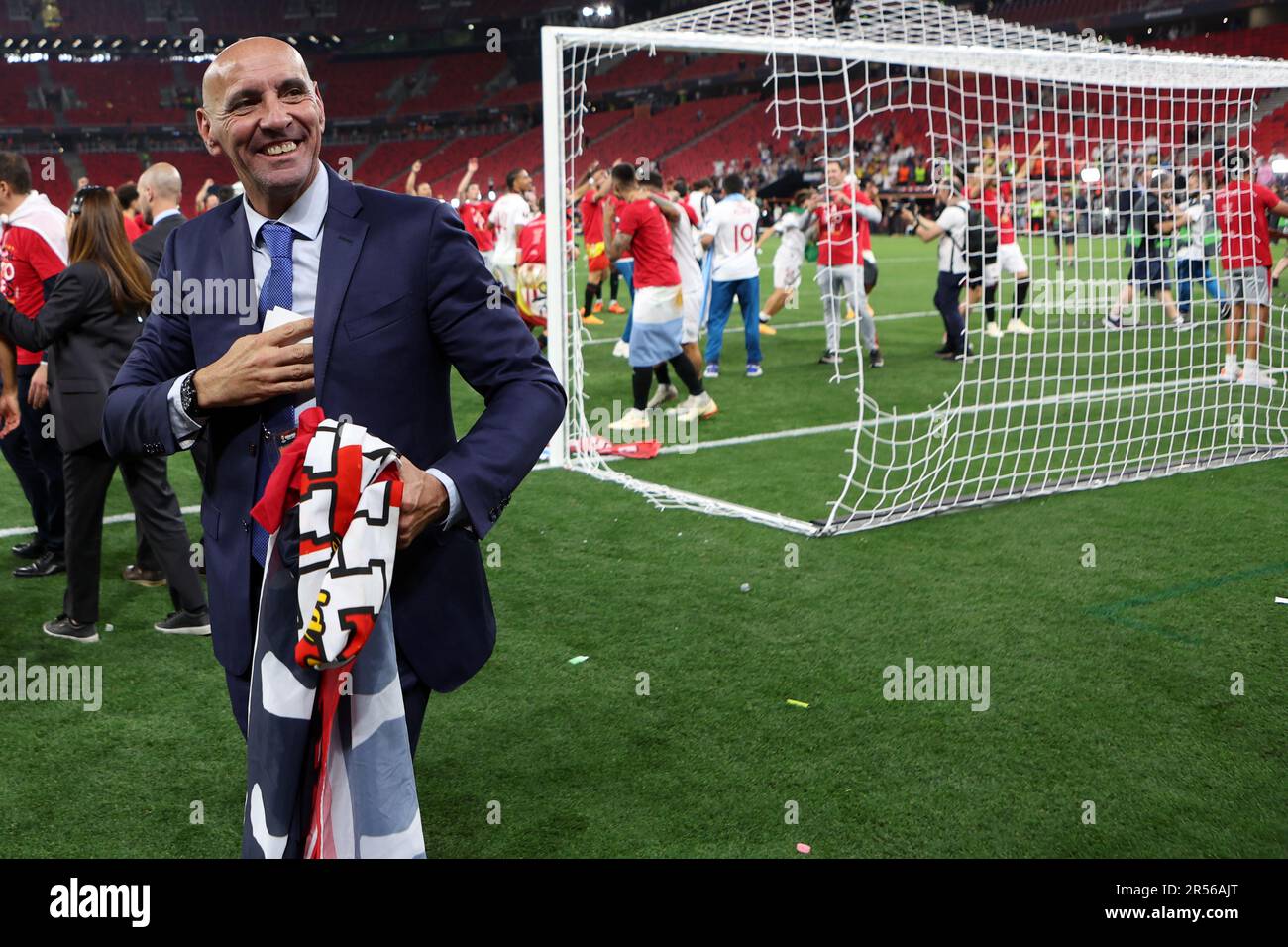 Budapest, Ungheria. 31st maggio, 2023. Budapest, Ungheria . 31 2023 maggio, Ramon Rodríguez Verdejo Monchi di Siviglia FC festeggia dopo aver vinto la partita finale della UEFA Europa League tra Sevilla FC e come Roma alla Puskas Arena il 31 2023 maggio a Budapest, Ungheria . Credit: Marco Canoniero/Alamy Live News Foto Stock