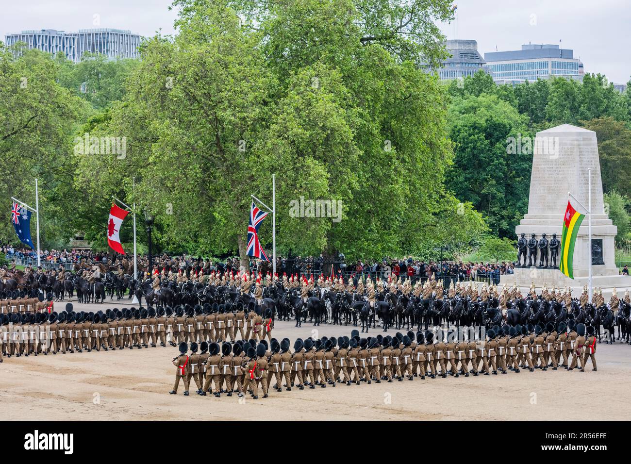 Londra, Regno Unito. 1st giugno, 2023. Le Guardie gallesi raccolgono e truppa il loro colore. La Brigata maggiore della Divisione Household esamina le truppe per assicurarsi che siano dello standard richiesto in una prova privata prima delle due recensioni cui ha partecipato il pubblico: La Revisione Generale maggiore e la Revisione del Colonnello (Trooping the Colour). Per la prima volta in più di trent'anni, i reggimenti che prenderanno parte includeranno tutti e cinque i reggimenti delle Guardie piedi. In parata saranno anche il reggimento Household Cavallry Mounted e il Royal Horse, la truppa del Re. Credit: Guy Bell/Alamy Live News Foto Stock