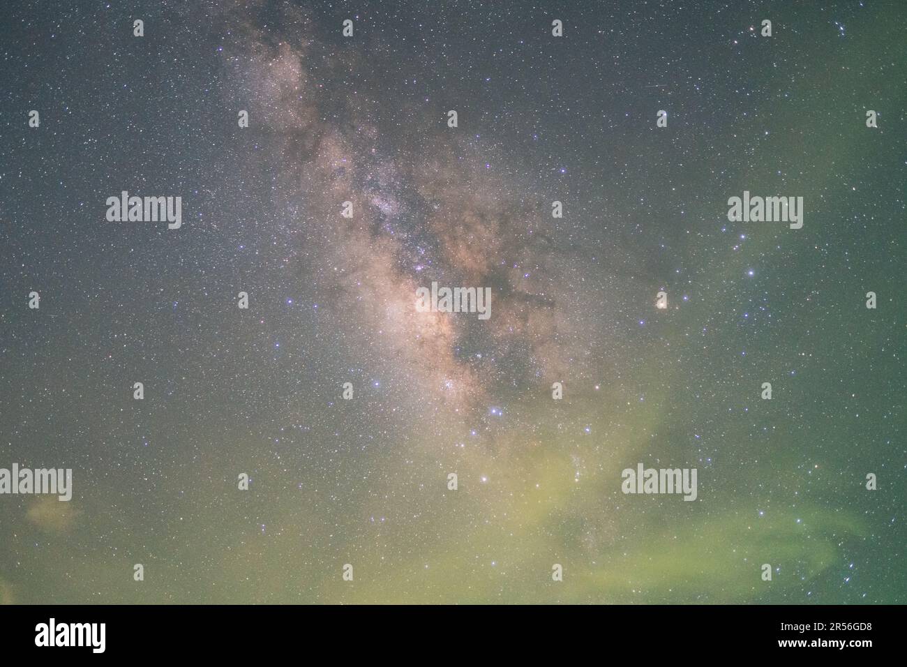 La Via Lattea e stelle sullo sfondo del cielo notturno Foto Stock