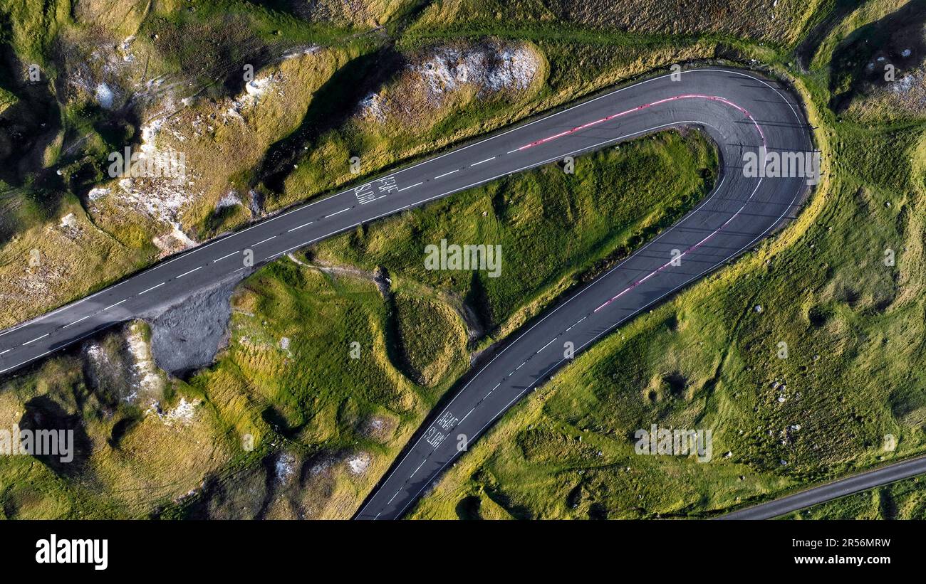 Una vista aerea del drone A4069 noto come Black Mountain Pass nel Galles  del Sud nel Regno Unito spesso utilizzato in una popolare serie di auto TV  a causa del rapido avvolgimento