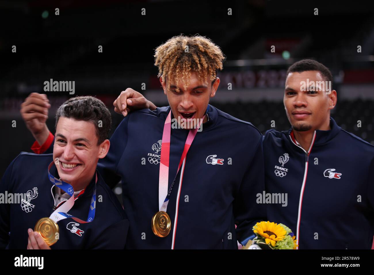 7 AGOSTO 2021 - Tokyo, Giappone: Jenia GREBENNIKOV, Barthelemy CHINENYEZE e Stephen BOYER del Team France vincono la medaglia d'oro nel torneo di pallavolo maschile ai Giochi Olimpici di Tokyo 2020 (Foto: Mickael Chavet/RX) Foto Stock