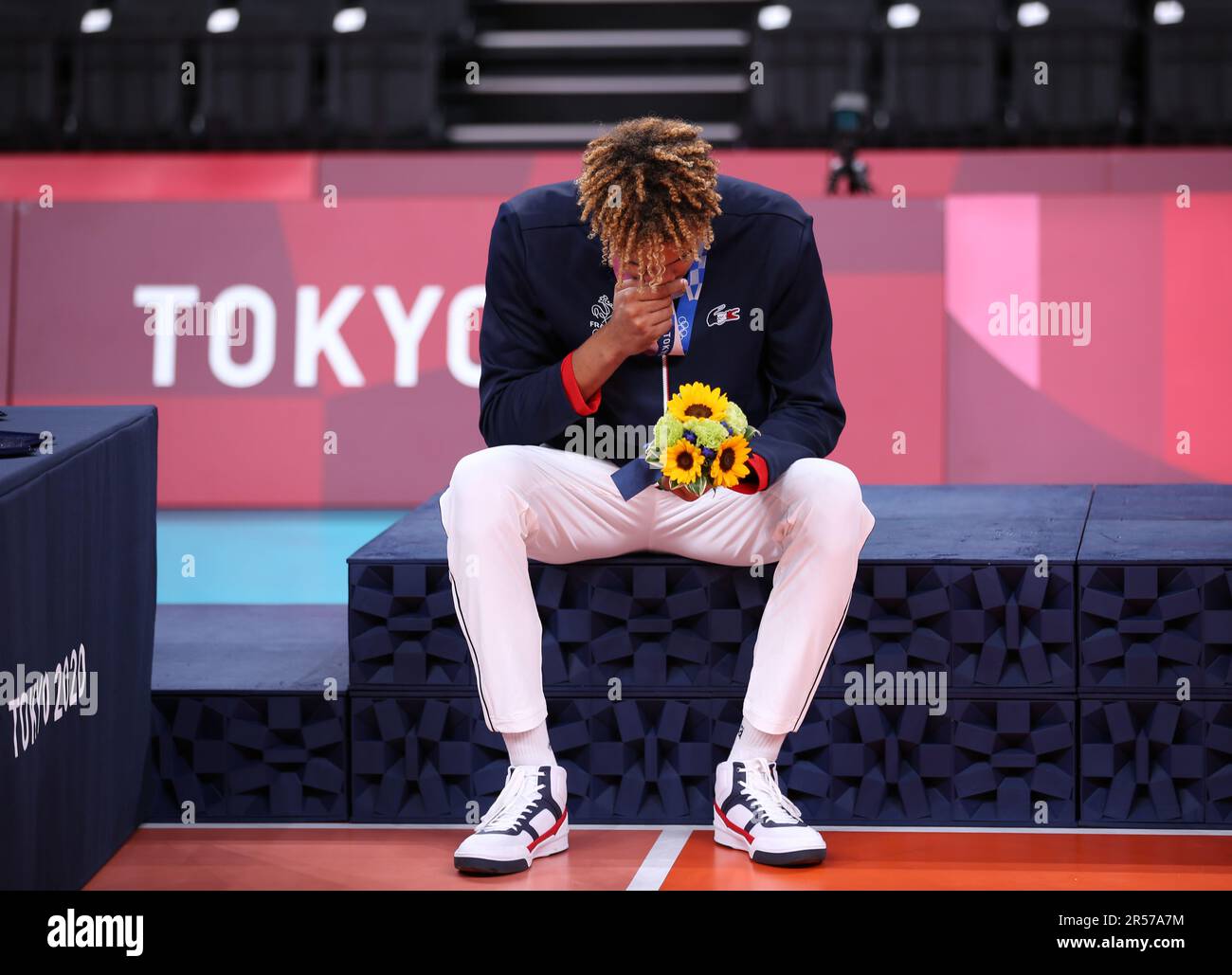 7 AGOSTO 2021 - Tokyo, Giappone: Barthelemy CHINENYEZE del Team France vince la medaglia d'oro nel torneo di pallavolo maschile ai Giochi Olimpici di Tokyo 2020 (Foto: Mickael Chavet/RX) Foto Stock