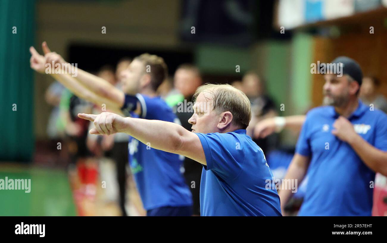 IVANO-FRANKIVSK, UCRAINA - 31 MAGGIO 2023 - Coach of FC KhIT Kyiv Oleh Lukianenko è raffigurato durante il VBET Extra League 2022/2023 Match 5 contro FC Foto Stock