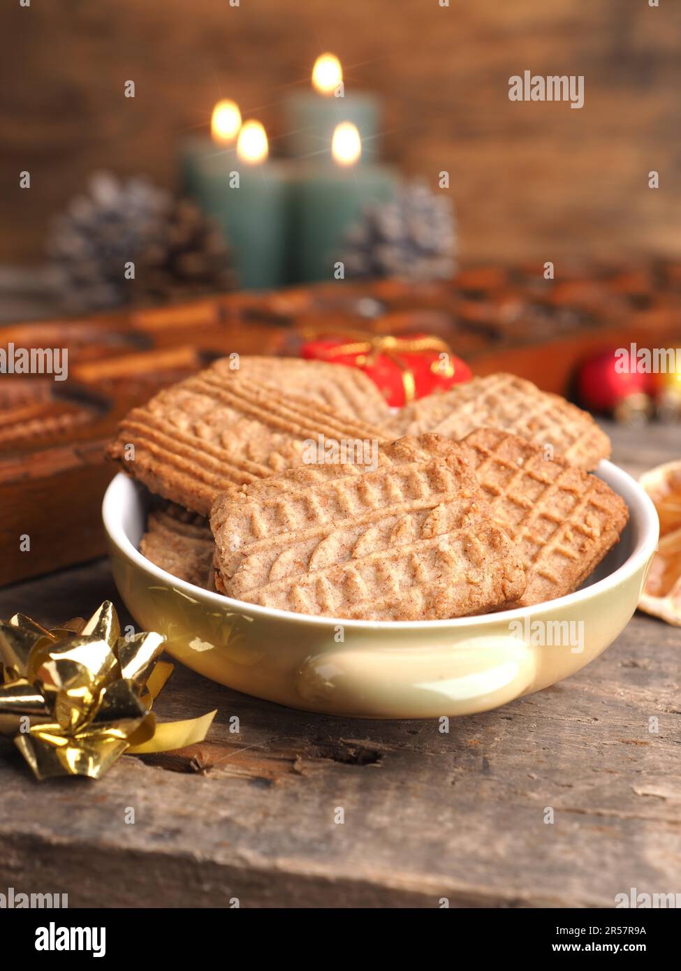 Tempo di Natale, biscotti Spekulatius fatti in casa, tempo di Avvento, cottura di Natale, cibo di stagione Foto Stock
