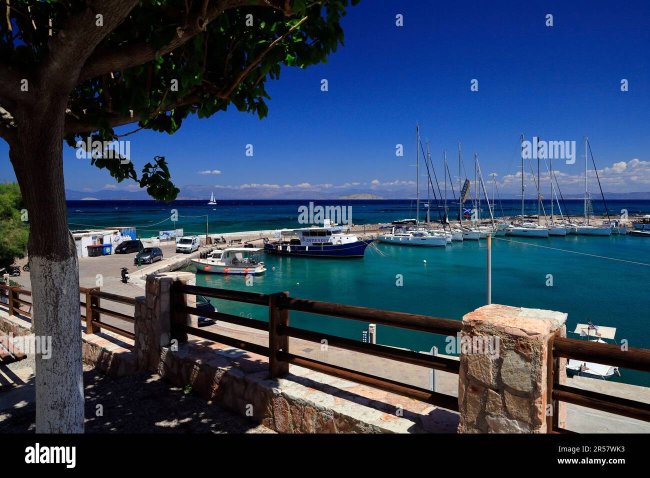 Porto di Megaloxori, Agistri, Isole Saroniche, Grecia. Foto Stock
