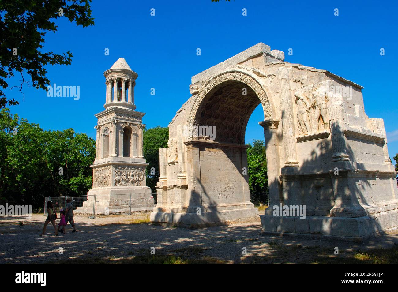 Sito di scavo di Glanum, mausoleo di Julier, antico arco trionfale, Saint-Remy-de-Provence, Bocche del Rodano, Provenza, sud della Francia, mausoleo romano Foto Stock
