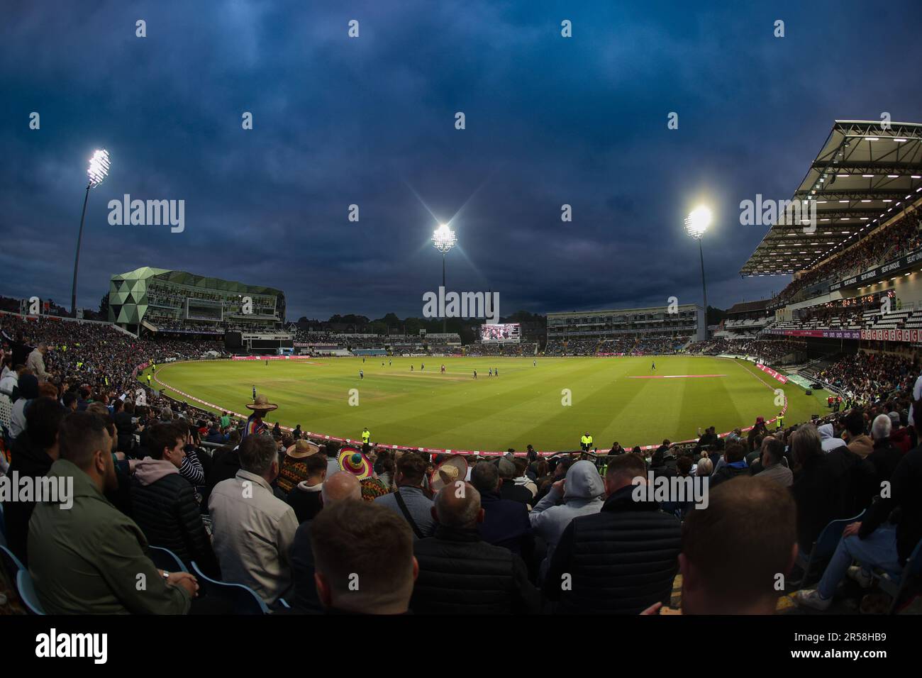 Leeds, Regno Unito. 01st giugno, 2023. Headingley Stadium, Leeds, West Yorkshire, 1st giugno 2023. Vista generale dello stadio come il pipistrello Lancashire Lightning contro i vichinghi dello Yorkshire durante la partita Vitality Blast T20 tra Yorkshire Viking e Lancashire Lightning all'Headingley Stadium, Leeds Credit: Touchlinepics/Alamy Live News Foto Stock