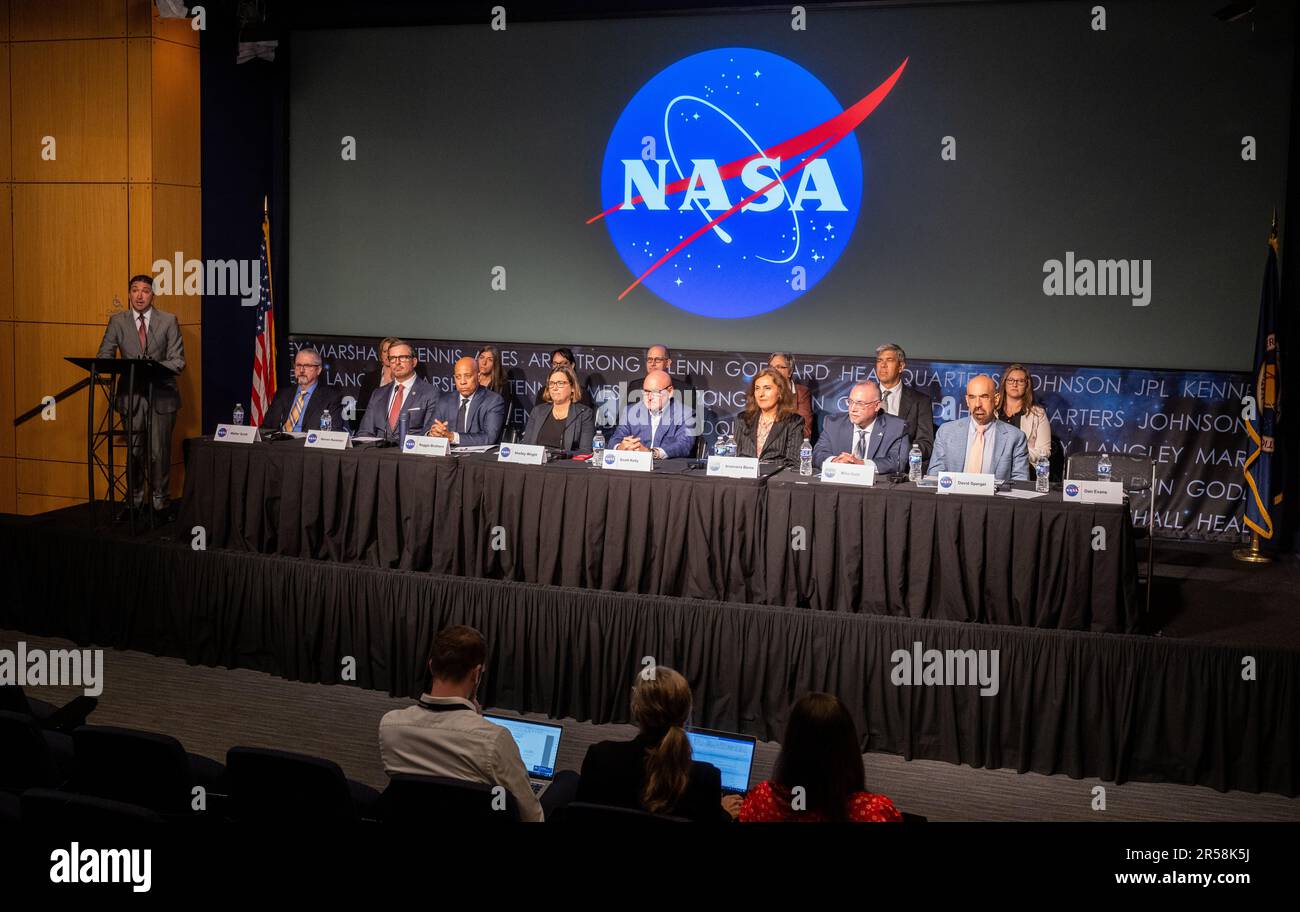 Washington, Stati Uniti d'America. 31st maggio, 2023. Washington, Stati Uniti d'America. 31 maggio, 2023. Daniel Evans, assistente viceamministratore associato per la NASA Research Science Mission Directorate, interviene durante una riunione pubblica del Unidentified Abanomous Phenomenomsis Independent Study Team presso la sede centrale della Mary W. Jackson NASA, 31 maggio 2023 a Washington, DC la task force UAP è alla ricerca di risposte a ciò che viene comunemente chiamato UFO. Credit: Joel Kowsky/NASA/Alamy Live News Foto Stock