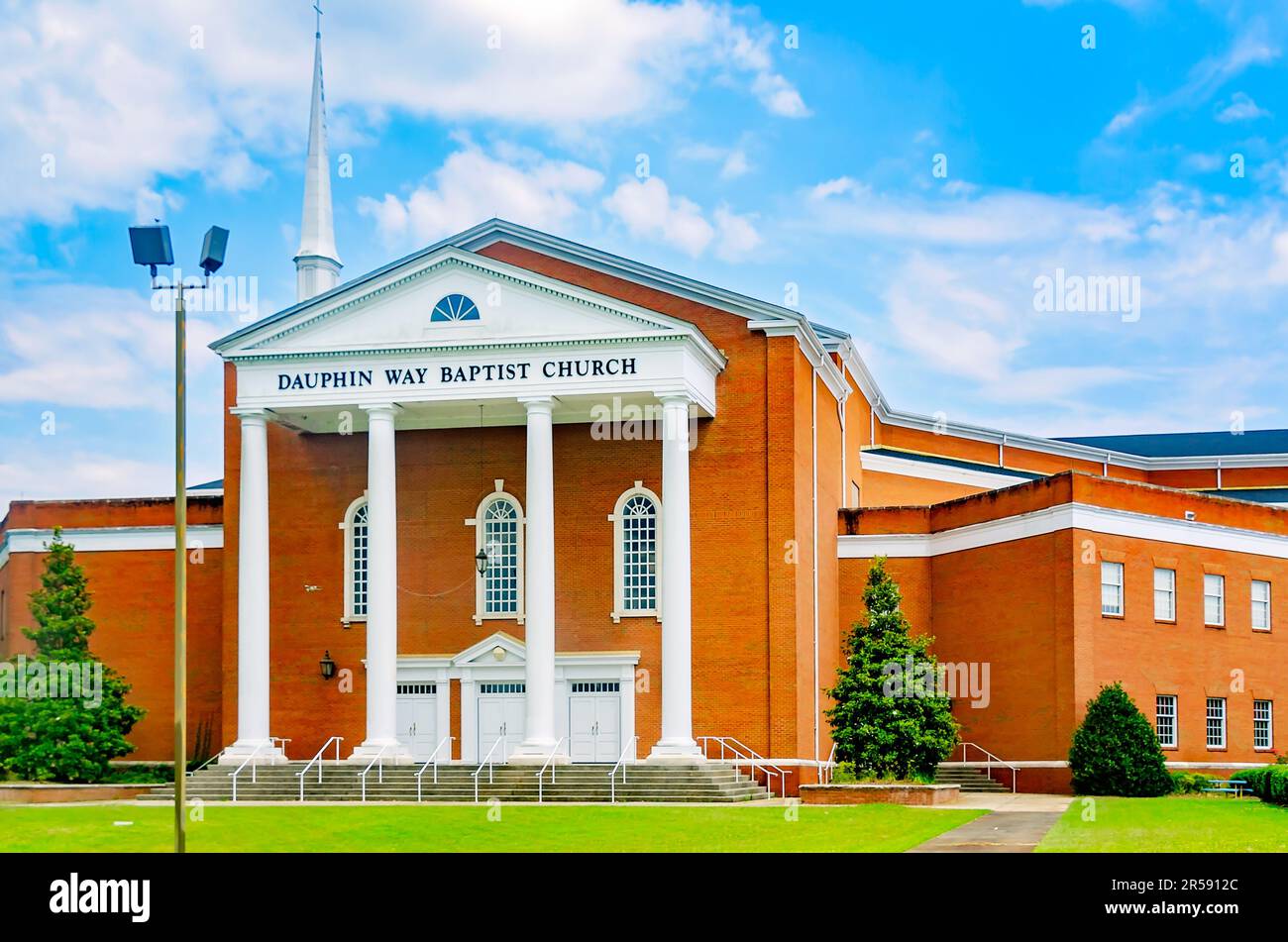 Dauphin Way Baptist Church è nella foto, 31 maggio 2023, a Mobile, Alabama. La chiesa fu fondata nel 1904. Foto Stock