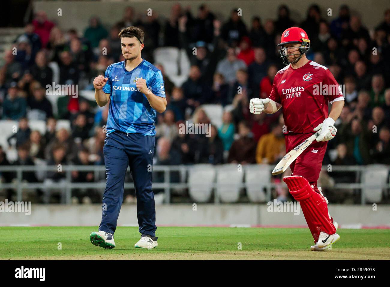 Leeds, Inghilterra - 01/06/2023 - Cricket - Vitality T20 Blast: North Group - Yorkshire Vikings contro Lancashire Lightning - Headingley Stadium, Leeds, Inghilterra - Jordan Thompson dello Yorkshire celebra il lancio del Lancashire Steven Croft. Credit: SWpix/Alamy Live News Foto Stock