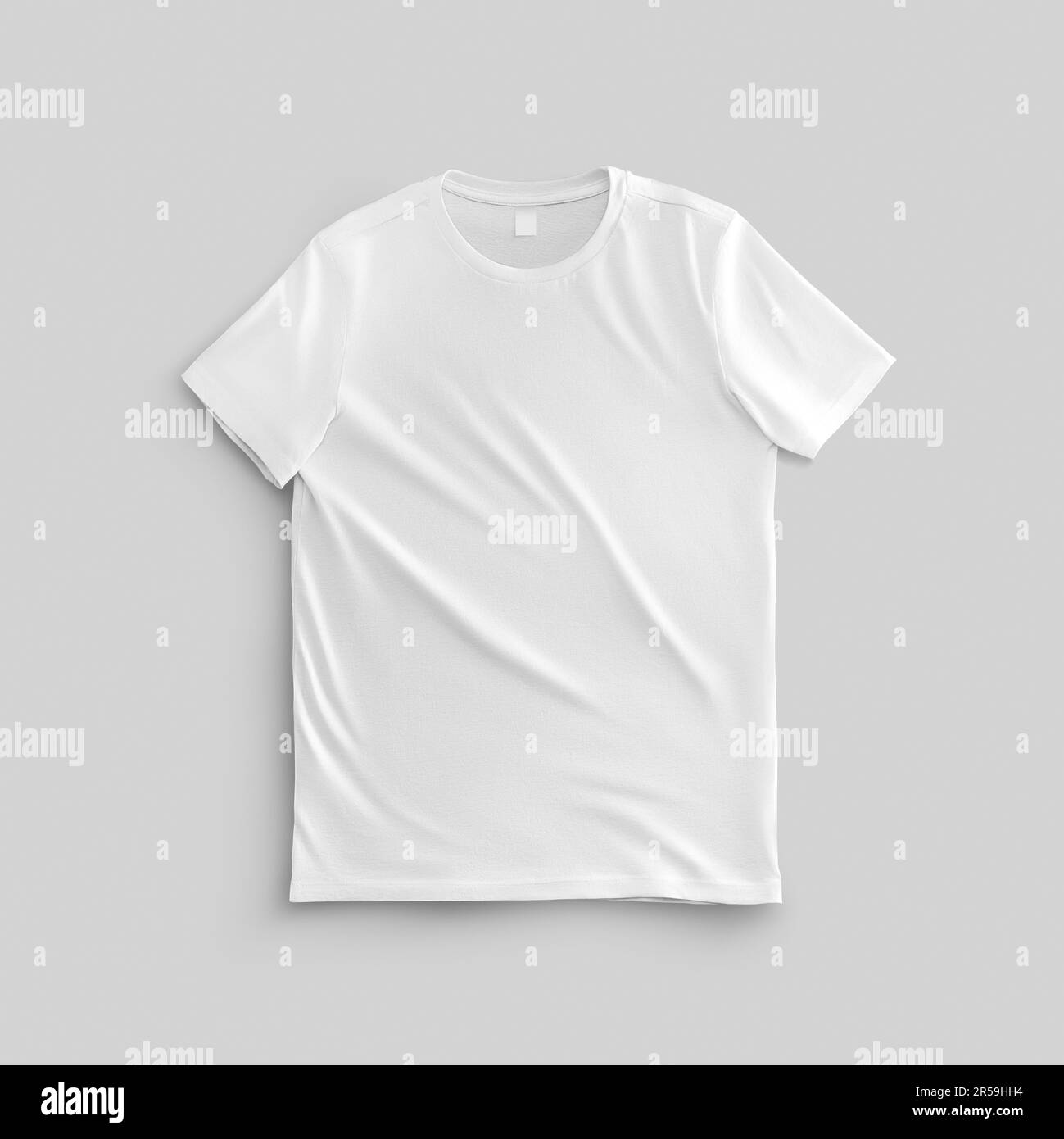 Mockup di maglietta bianca maschio con etichetta, per design, stampa, marca, pubblicità, fotografia del prodotto, vista frontale. Modello per camicia UNISEX isolato su bac Foto Stock