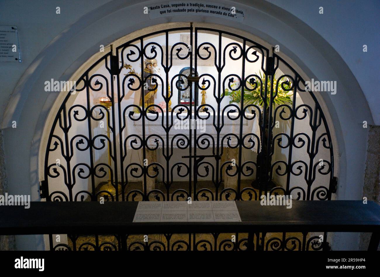 Il luogo di nascita di Santo António presso la Cattedrale sé di Lisbona è sotto terra Foto Stock