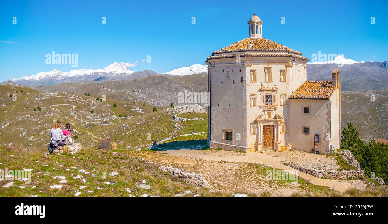 Parco Nazionale del Gran Sasso - Abruzzo - Italia - Chiesa di Santa Maria della Pieta . Foto Stock