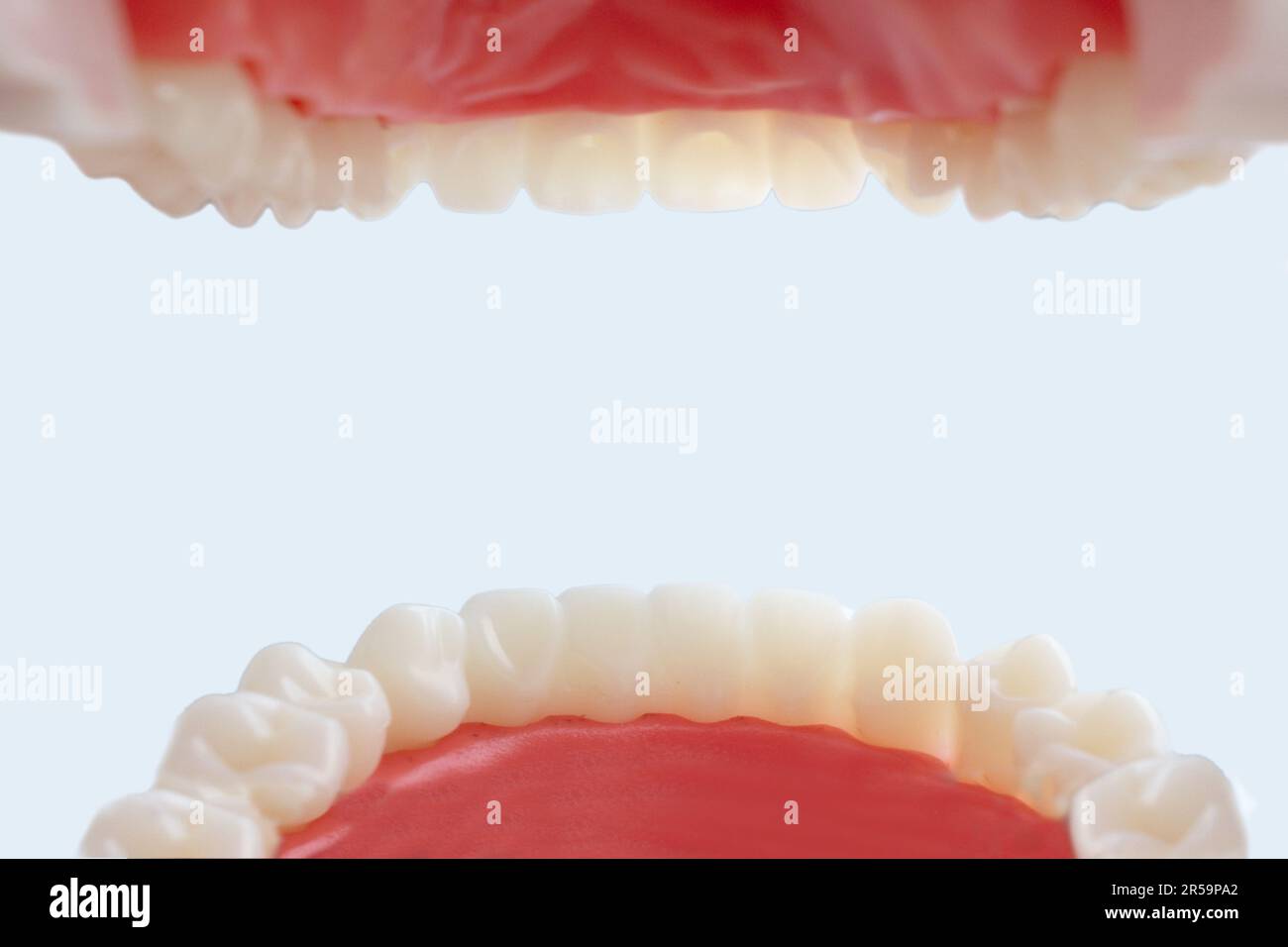 Vista interna della bocca. Shot da paziente bocca del dentista. Concetto di igiene orale in famiglia Foto Stock