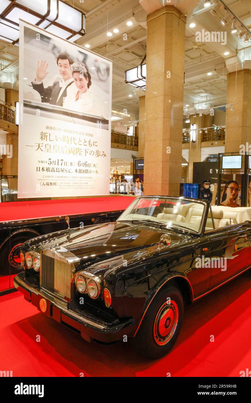 ROLLS-ROYCE CONVERTIBILE UTILIZZATO PER LA COPPIA IMPERIALE PER LA PARATA DI NOZZE PRESSO IL NEGOZIO DI PUNTA DI TAKASHIMAYA Foto Stock