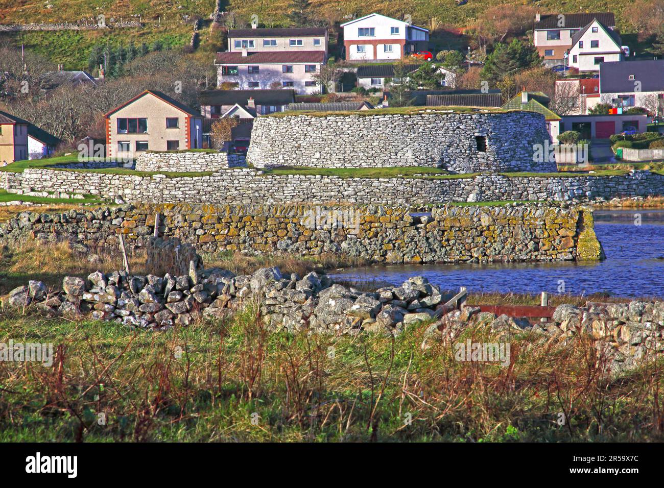 Clickimin Broch storico monumento scozzese, The Willows, 38 South Rd, Lerwick, Sound, Shetland ZE1 0° Foto Stock