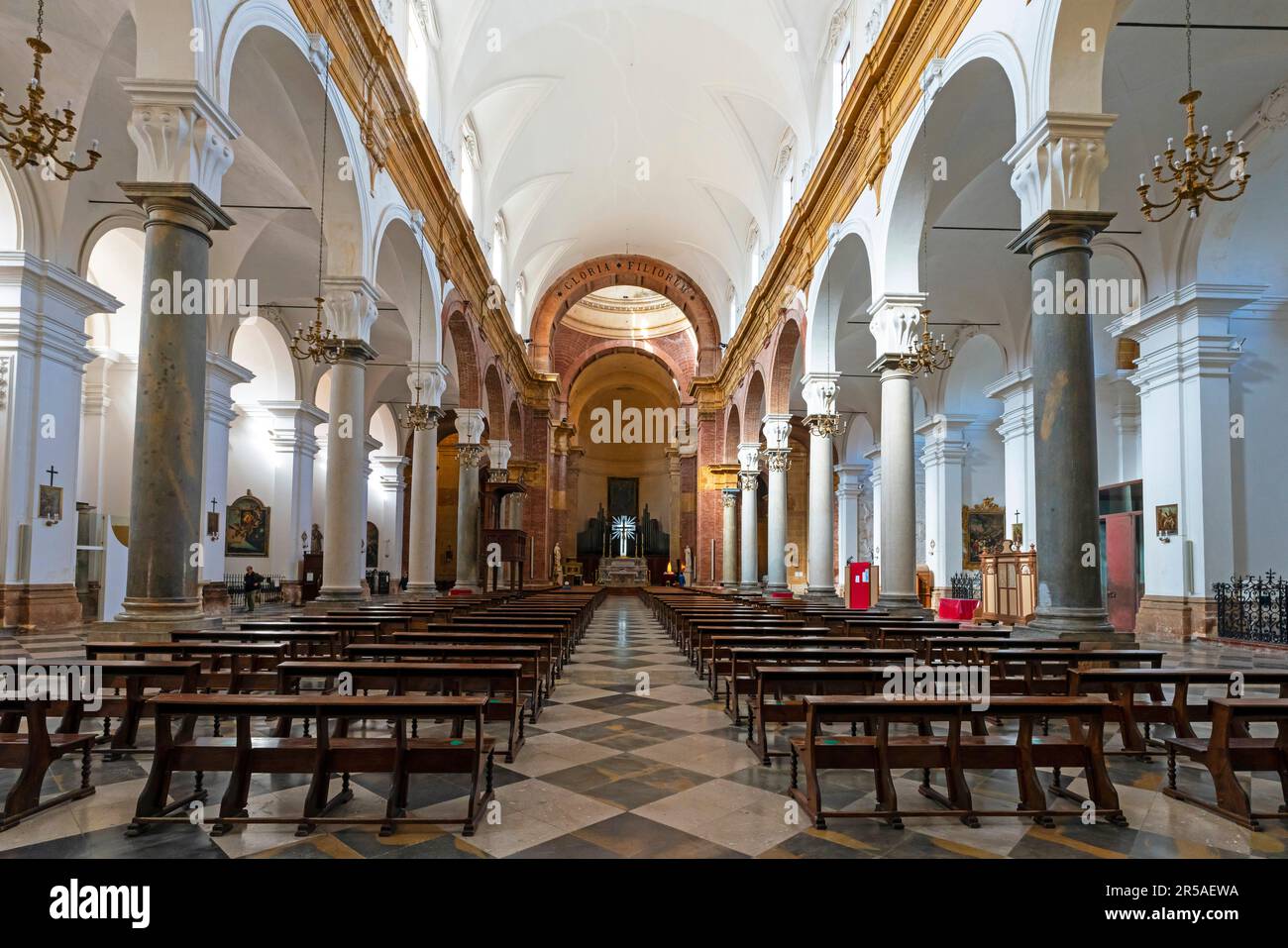 Navata centrale della Cattedrale di San Tommaso di Canterbury a Marsala, Sicilia, Italia. Si affaccia su Piazza della Repubblica ed è dedicata Foto Stock