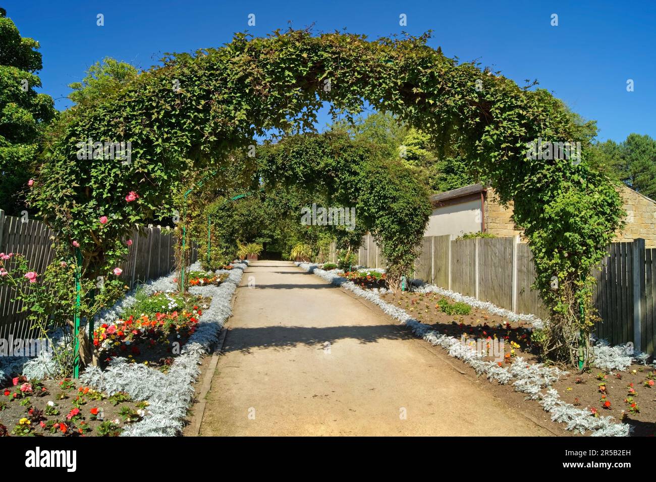 Regno Unito, West Yorkshire, Leeds, Roundhay Park, ingresso al Monet Garden. Foto Stock