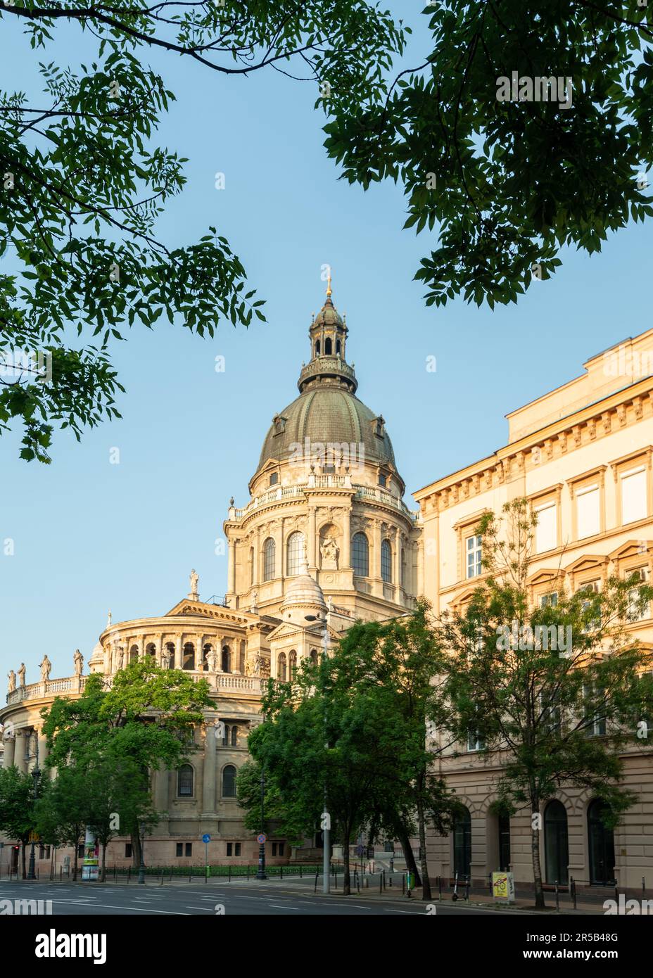 Il St. La Basilica di Stefano a Budapest è un magnifico punto di riferimento, noto per la sua grande architettura e il suo ricco significato storico. Uno dei migliori a. Foto Stock