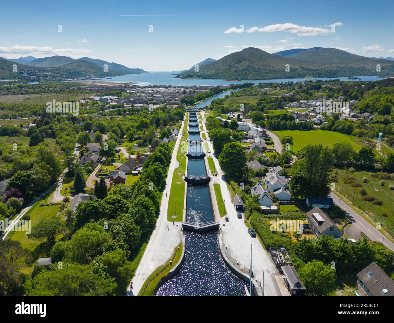Veduta aerea delle chiocciole del canale della scalinata di Nettuno sul canale di Caledonian a Banavie, Scozia, Regno Unito Foto Stock