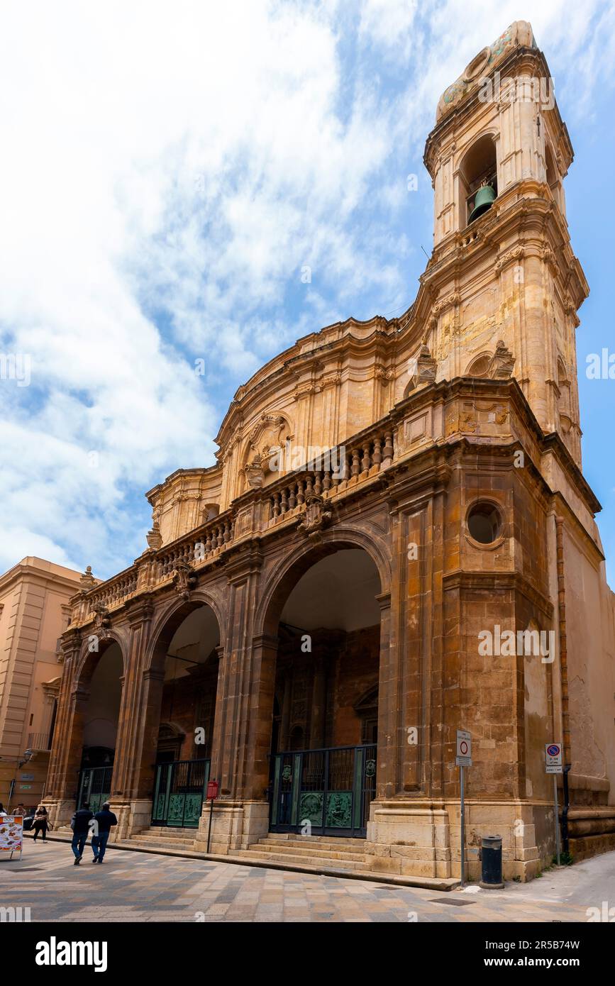 Via della Cattedrale barocca della diocesi cattolica di Trapani, dedicata a San Lorenzo (Cattedrale di San Lorenzo). Trapani. Sicilia, Foto Stock