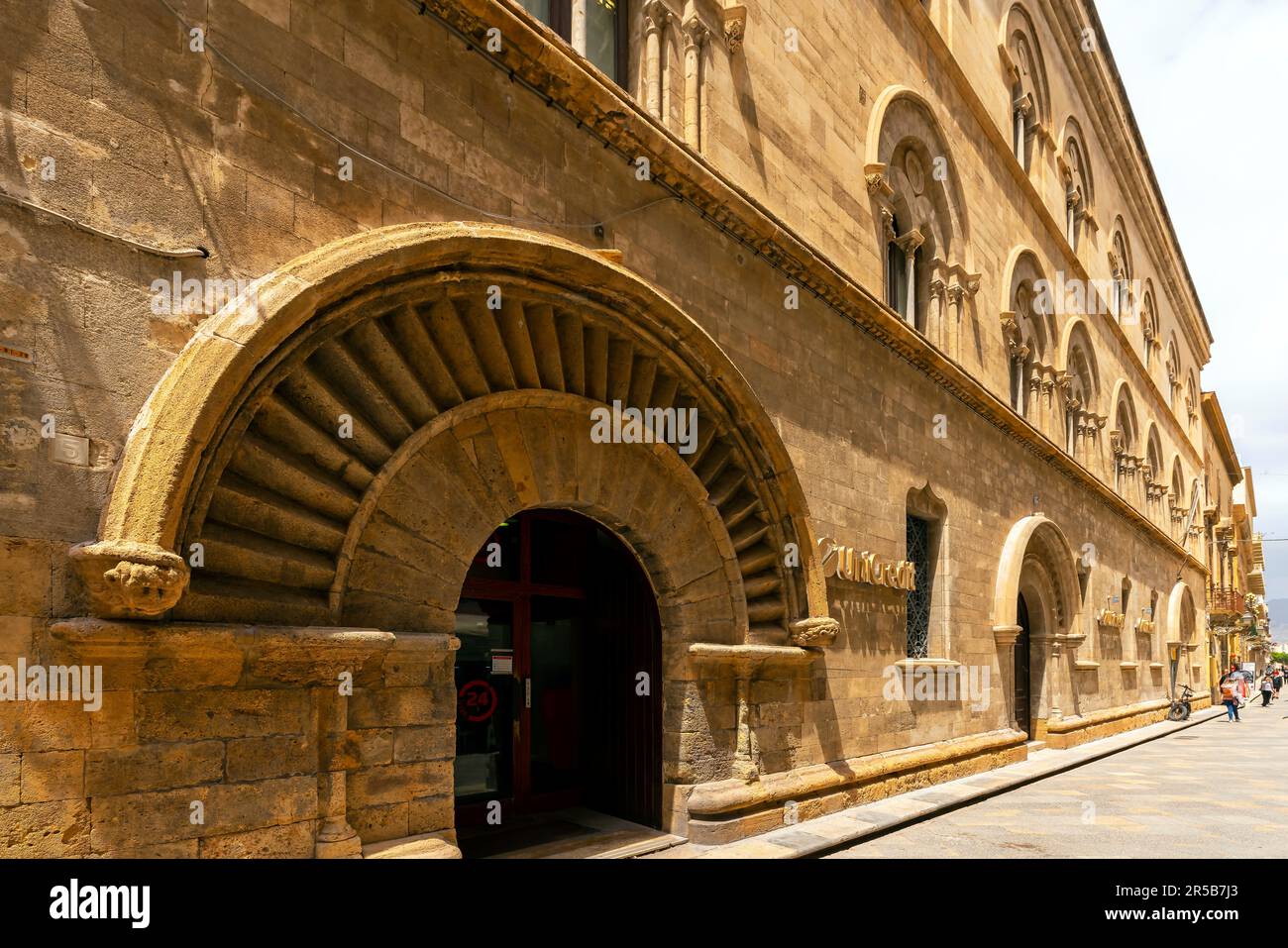 Palazzo della Giudecca, Trapani, Sicilia, Italia: Questo importante edificio storico fu costruito nel XV secolo e fu al centro del Foto Stock