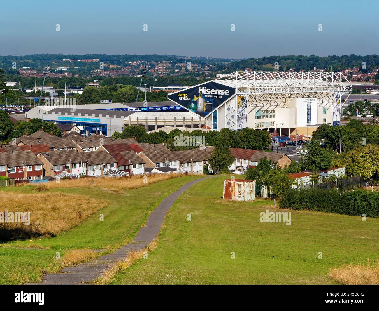 Regno Unito, West Yorkshire, Leeds, Elland Road Stadium la casa del Leeds United FC visto vicino a Beggars Hill Foto Stock