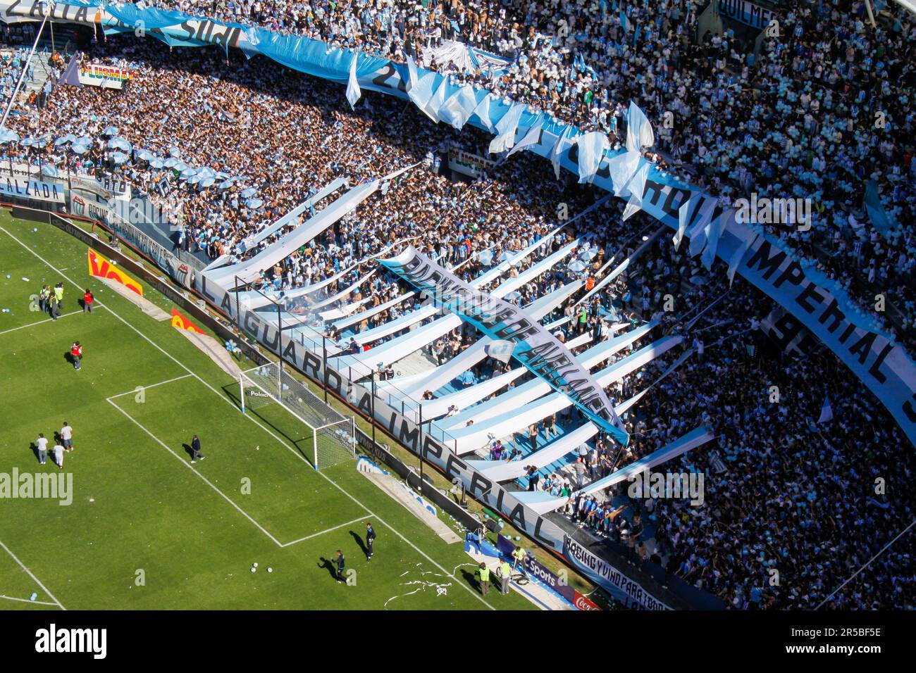 Avellaneda, Argentina, 2, ottobre, 2011.impressionante celebrazione dei tifosi del Racing Club in anteprima della partita tra Racing Club e Club Atletico i Foto Stock