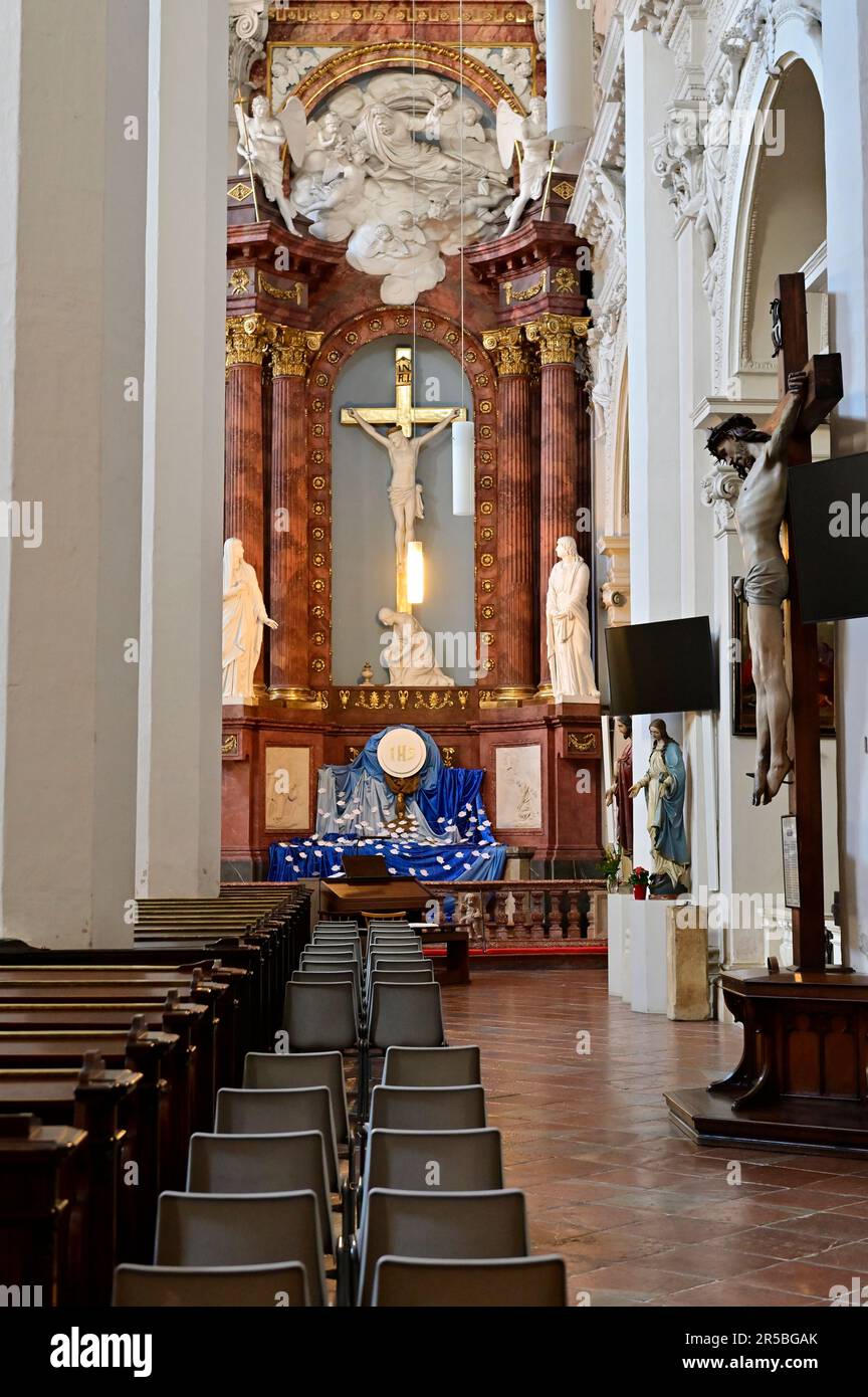 Vienna, Austria. Chiesa a corte. Altare laterale nella chiesa a corte Foto Stock