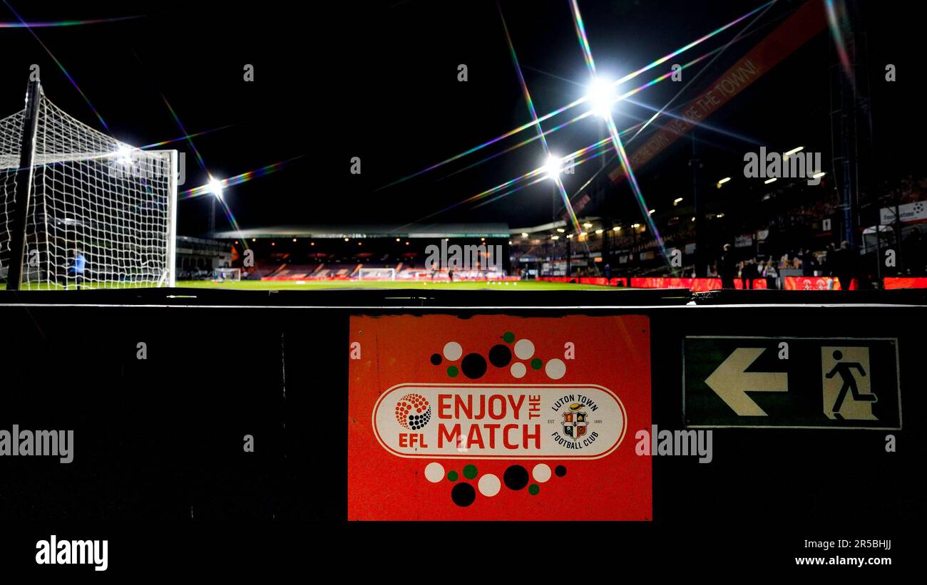 Luton, Regno Unito. 29th maggio, 2023. Vista generale all'interno del Kenilworth Road Stadium, che ora ospiterà il calcio della Premier League dopo la promozione del Luton Town Football Club attraverso la partita di campionato Play-off. Immagine scattata durante il Campionato Sky Bet dietro a porte chiuse partita giocata senza tifosi a causa di Covid-19 restrizioni, tra Luton Town e Birmingham City a Kenilworth Road, Luton, Inghilterra il 24 novembre 2020. Foto di David Horn. Credit: Prime Media Images/Alamy Live News Foto Stock