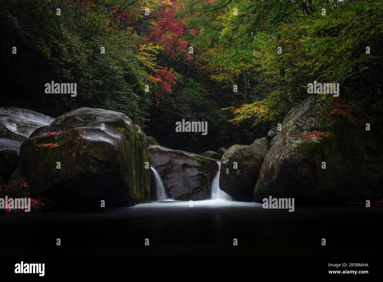 Formato paesaggistico per Midnight Hole situato a Big Creek, nella sezione del North Carolina del Parco Nazionale delle Great Smokies Foto Stock