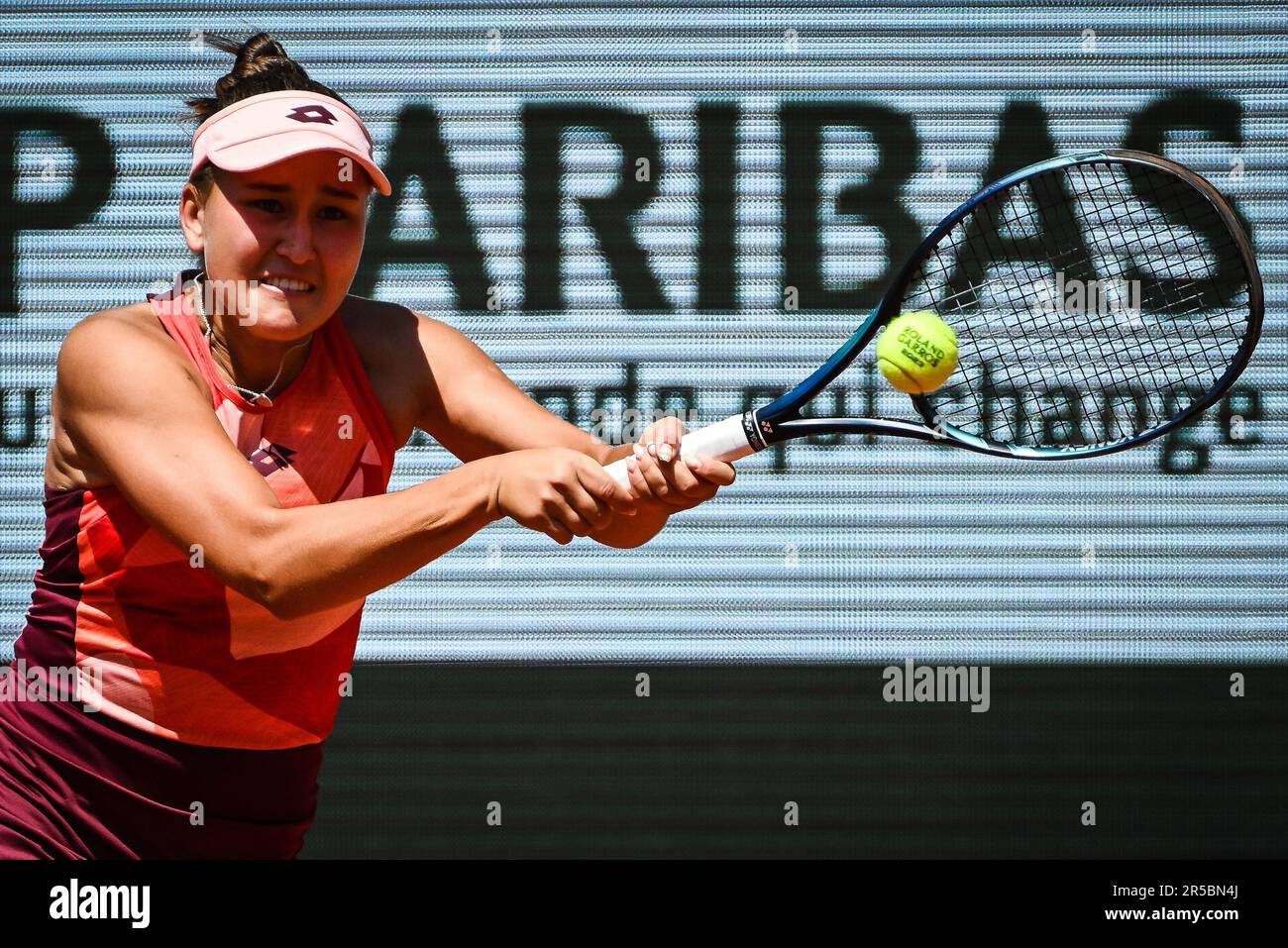 Kamilla RAKHIMOVA di Russia durante la sesta giornata di Roland-Garros 2023, torneo di tennis Grand Slam, il 02 giugno 2023 allo stadio Roland-Garros di Parigi, Francia - Foto: Matthieu Mirville/DPPI/LiveMedia Foto Stock