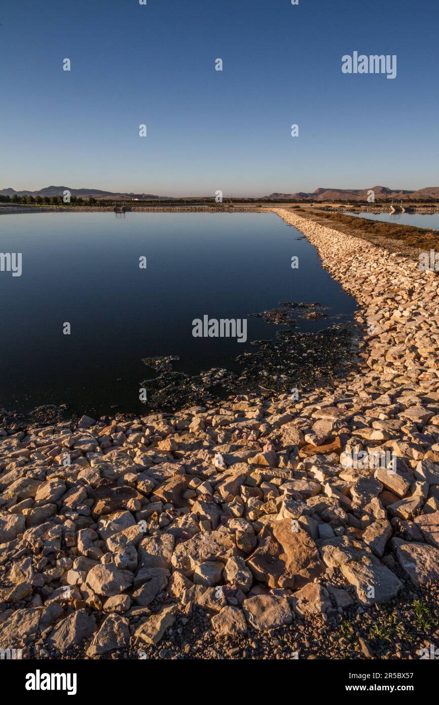 Affrontare le questioni relative alle acque reflue: Stazione di trattamento ONEE a Taourirt, Marocco Foto Stock