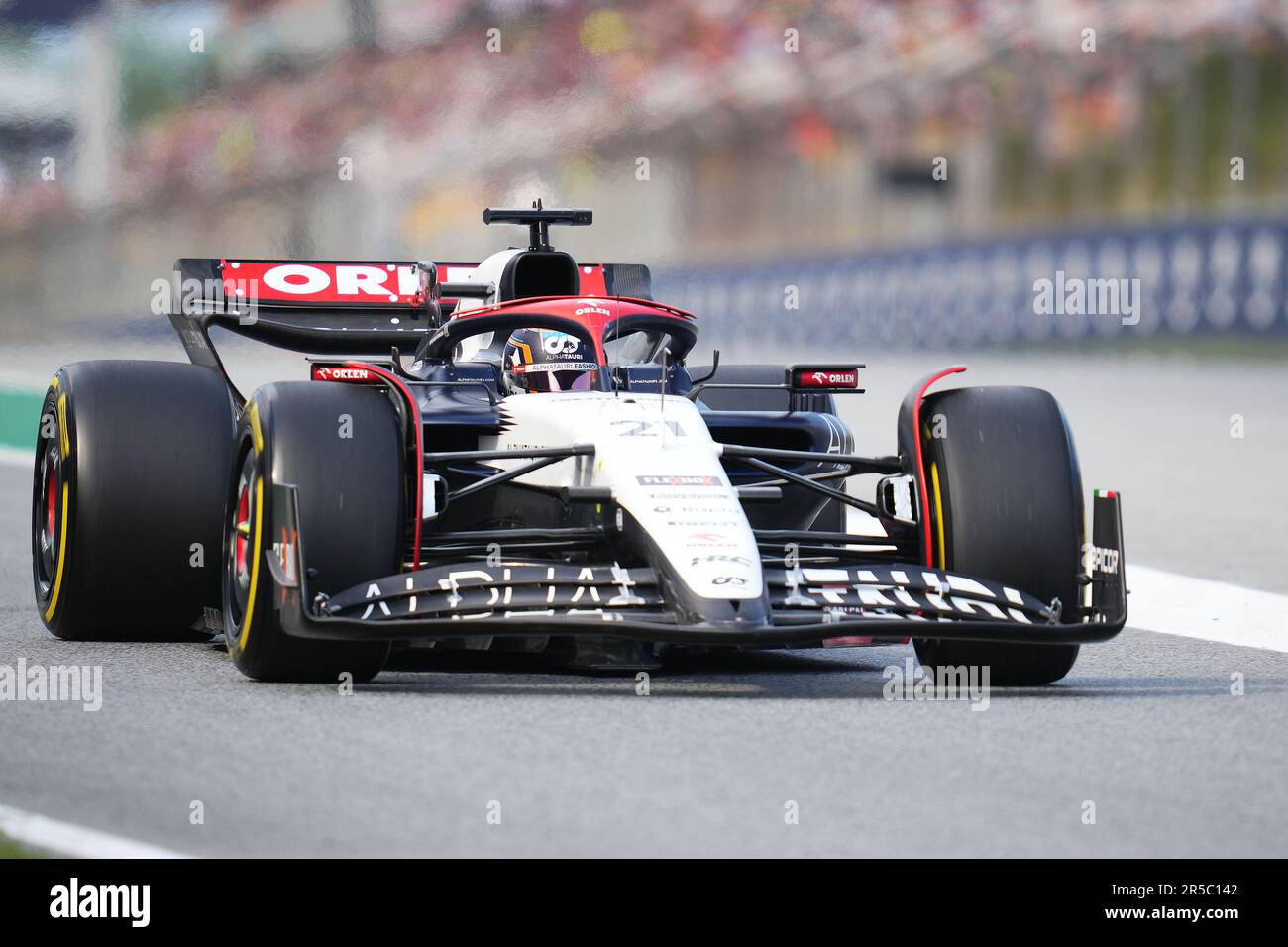 Barcellona, Spagna. 02nd giugno, 2023. Nick de Vries (Paesi Bassi), Scuderia AlphaTauri AT04 in pista durante le prove in vista del Gran Premio di Spagna F1 sul circuito di Barcellona-Catalunya il 2 giugno 2023 a Barcellona, Spagna. (Foto di Bagu Blanco/PRESSIN) Credit: PRESSINPHOTO AGENZIA SPORTIVA/Alamy Live News Foto Stock