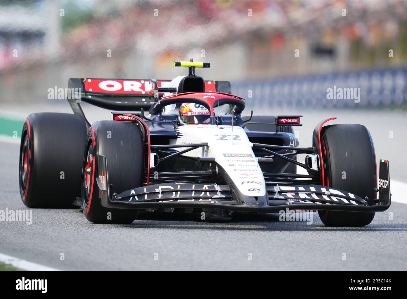 Barcellona, Spagna. 02nd giugno, 2023. Yuki Tsunoda (Giappone), la Scuderia AlphaTauri AT04 in pista durante le prove in vista del Gran Premio di Spagna F1 sul circuito di Barcellona-Catalunya il 2 giugno 2023 a Barcellona, Spagna. (Foto di Bagu Blanco/PRESSIN) Credit: PRESSINPHOTO AGENZIA SPORTIVA/Alamy Live News Foto Stock