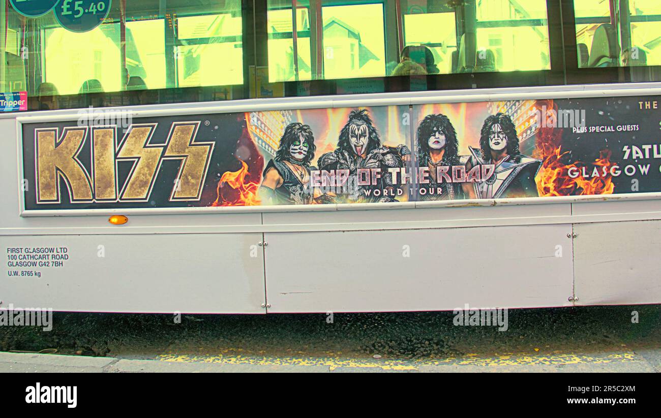 pubblicità per la band kiss rock su un autobus per un concerto all'hydro Foto Stock