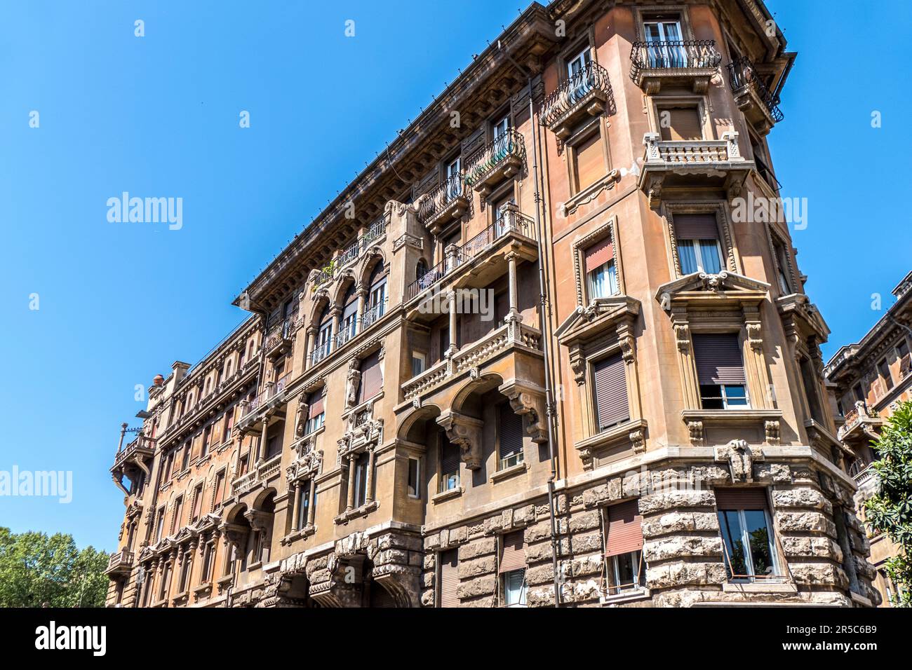 Roma, Italia - 04-12/2018: Belle case nel quartiere Coppedè di Roma Foto Stock