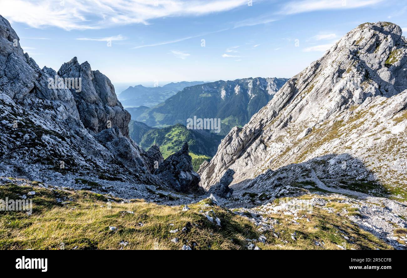 Felsige Scharte, salita a Scheffauer, Kaisergebirge, Wilder Kaiser, Kitzbuehler Alpen, Tirolo, Austria Foto Stock