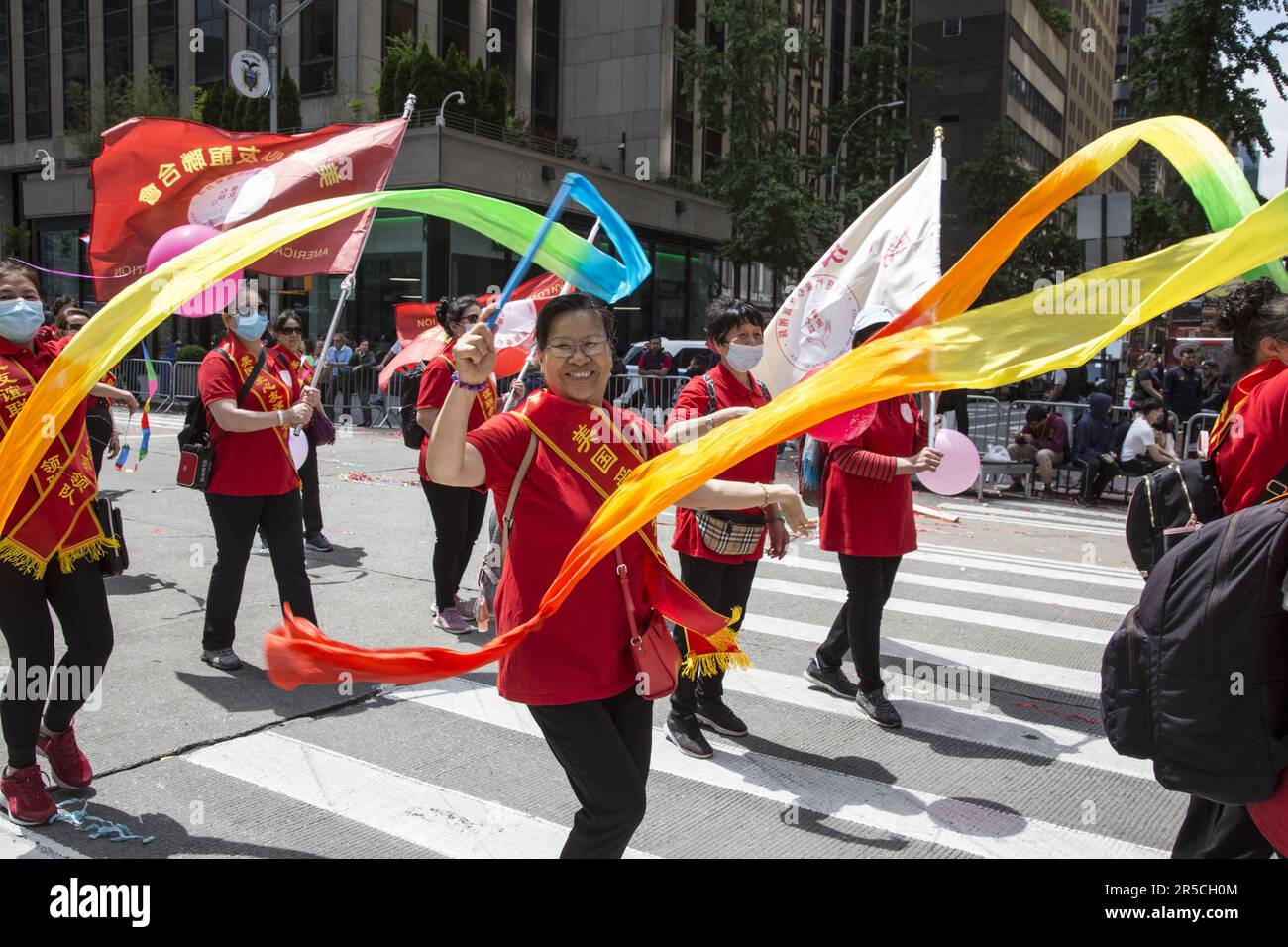 2023 Asian American Pacific Islander Heritage Parade a NYC marches up 6th Avenue nel centro di Manhattan, NYC. Foto Stock