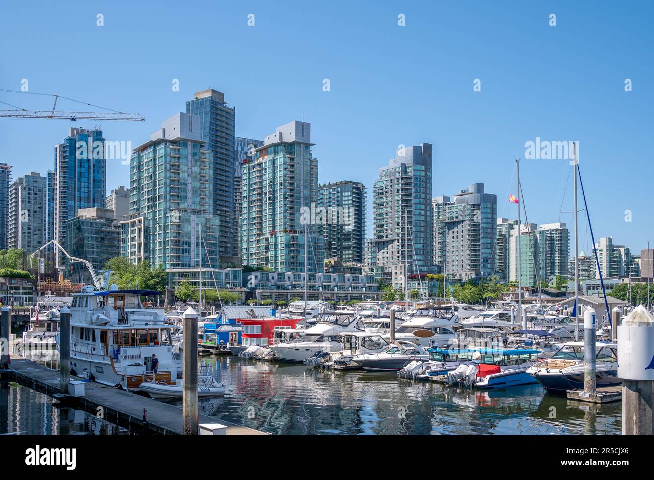 Vancouver, British Columbia - 26 maggio 2023: Barche a Coal Harbour, Vancouver. Foto Stock