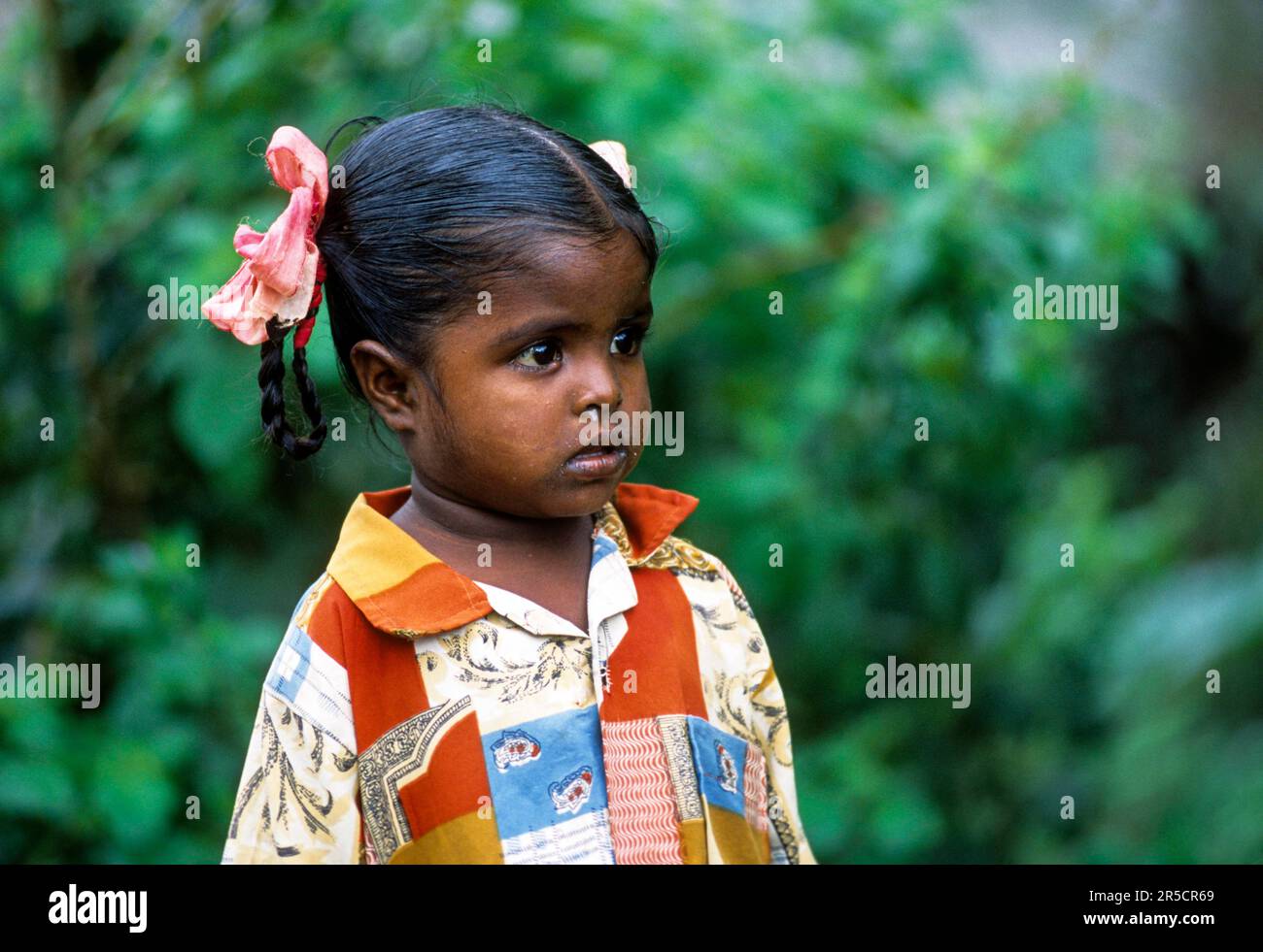 Un bambino del villaggio con un naso che cola, Tamil Nadu, India del Sud, India, Asia Foto Stock