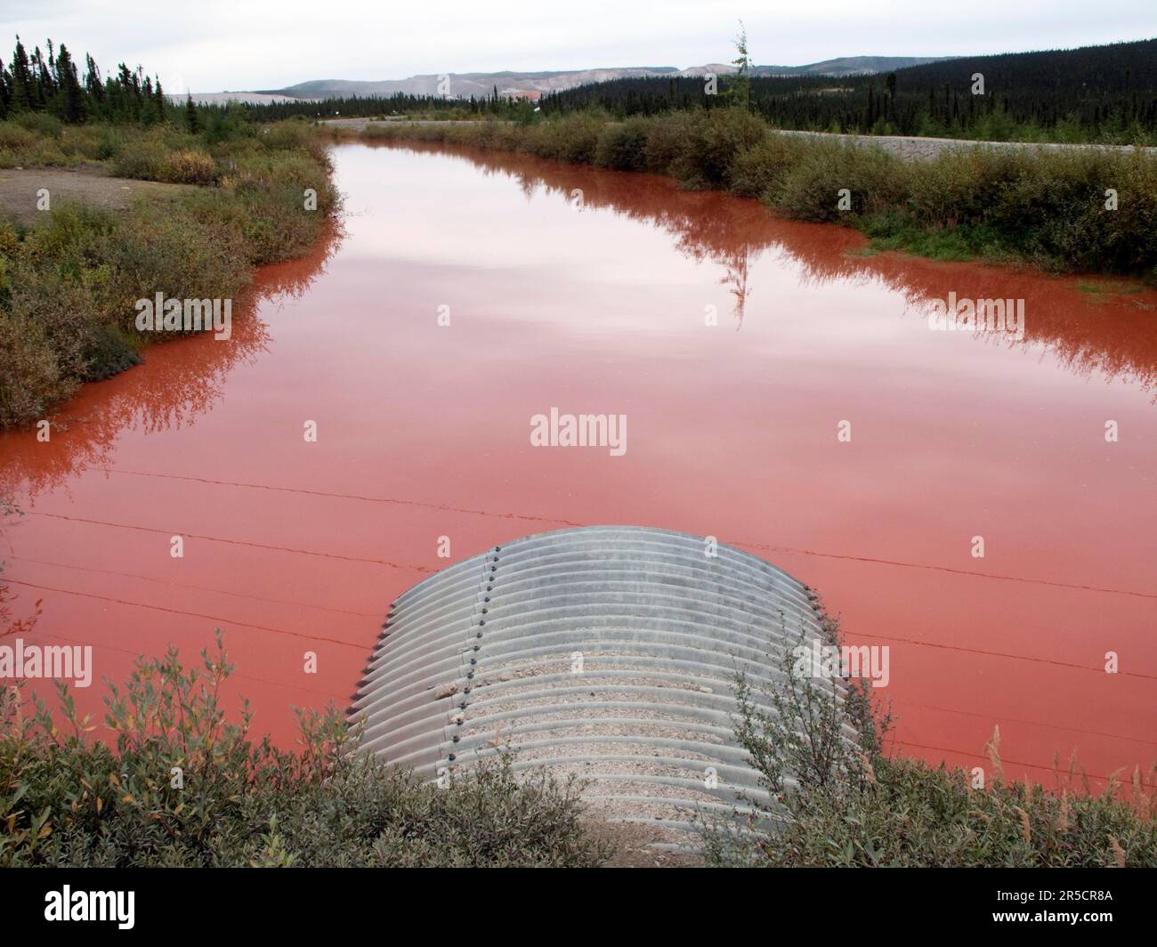 Inquinamento idrico da minerali ferrosi, ArcelorMittal Mining Company, Fermont, Province di Terranova e Labrador, inquinamento fluviale, Canada Foto Stock