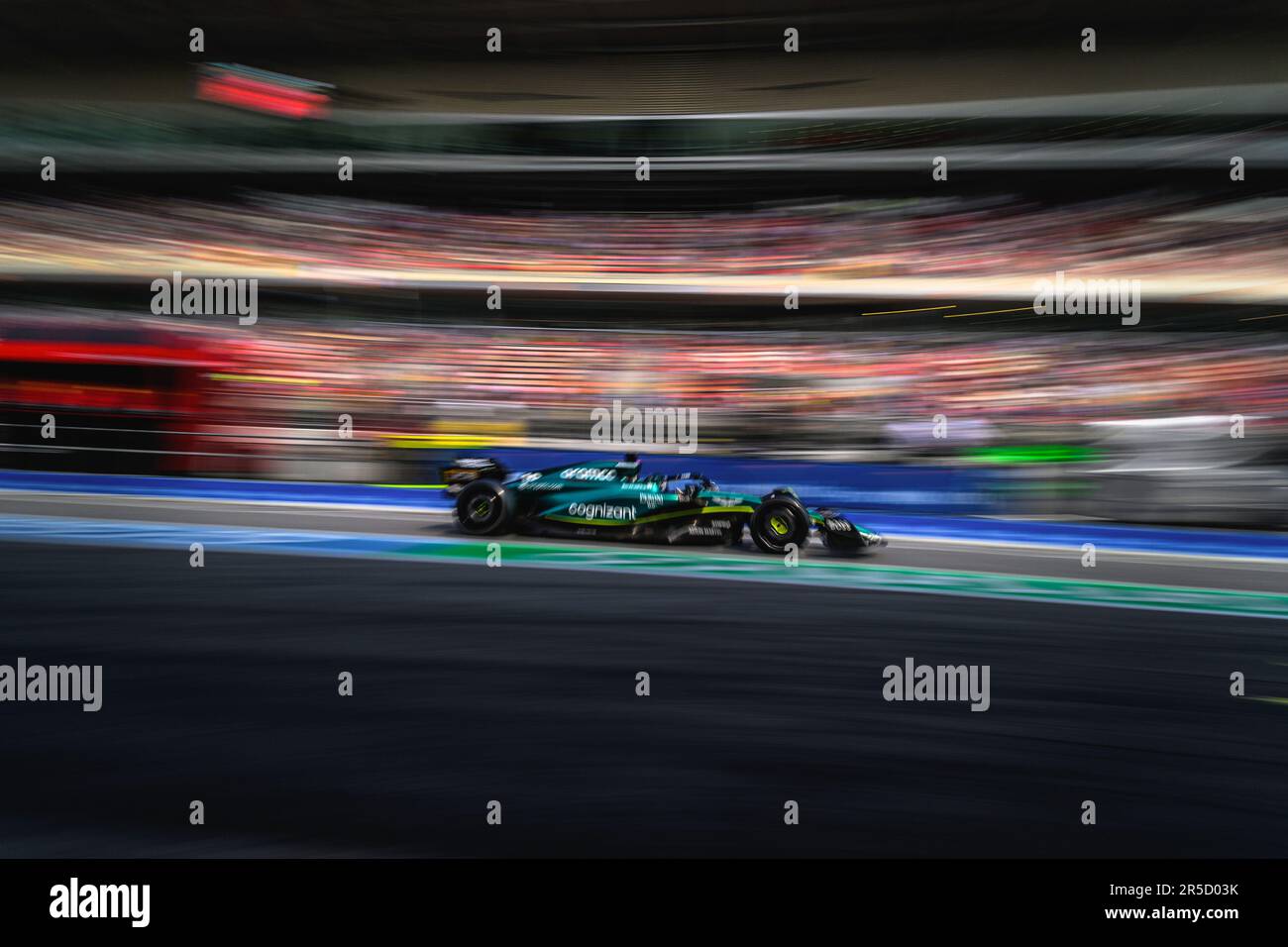 Montmelo, Spagna. 2nd giugno, 2023. FERNANDO ALONSO (ESP) del team Aston Martin guida attraverso la pit lane nella sua AMR23 durante la seconda sessione di prove libere del GP di Spagna al Circuit de Catalunya Credit: Matthias Oesterle/Alamy Live News Foto Stock