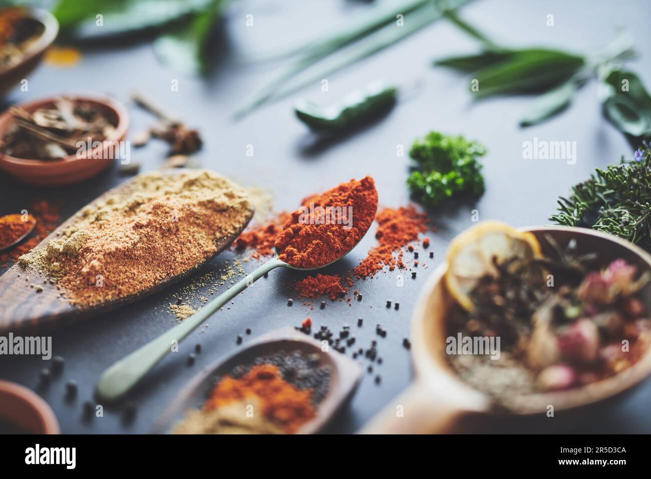 Aggiungiamo un po' di margine ai vostri pasti. un assortimento di spezie. Foto Stock