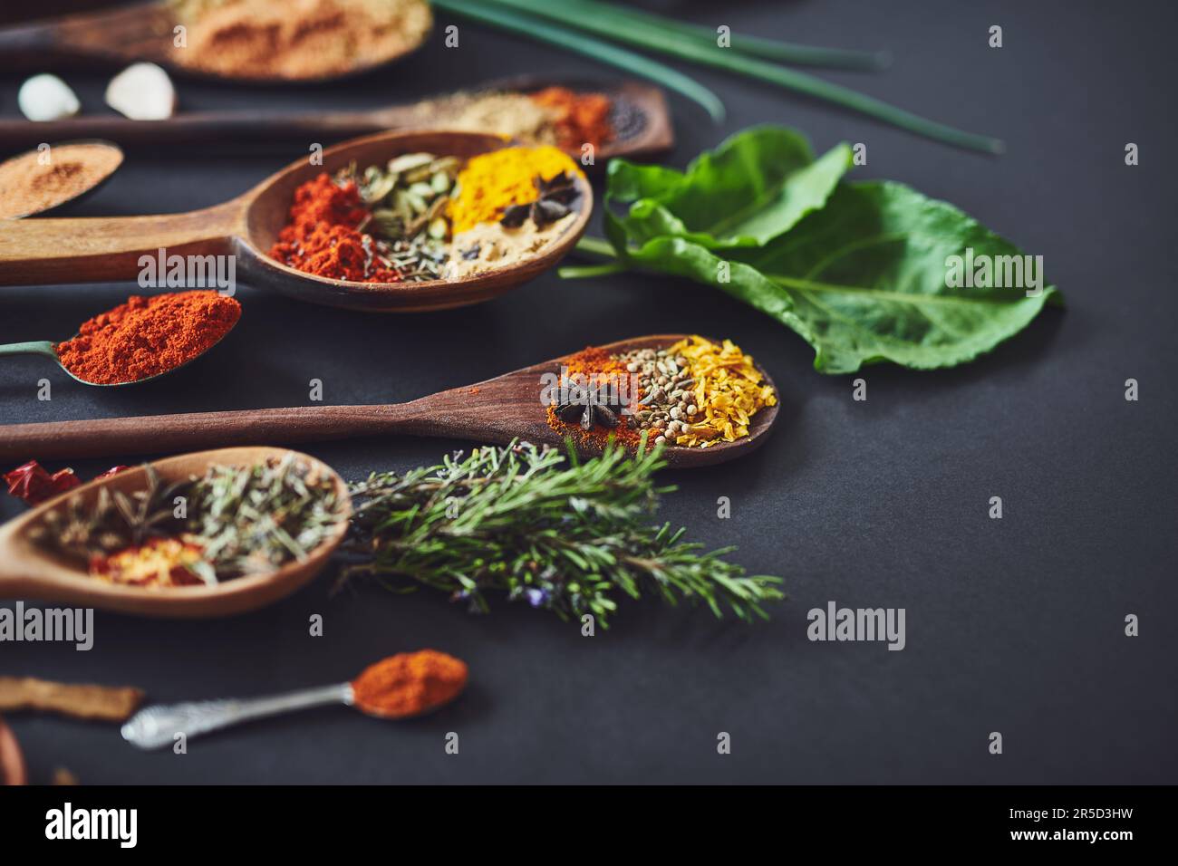 Ogni pizzico di sapore è importante. un assortimento di spezie. Foto Stock