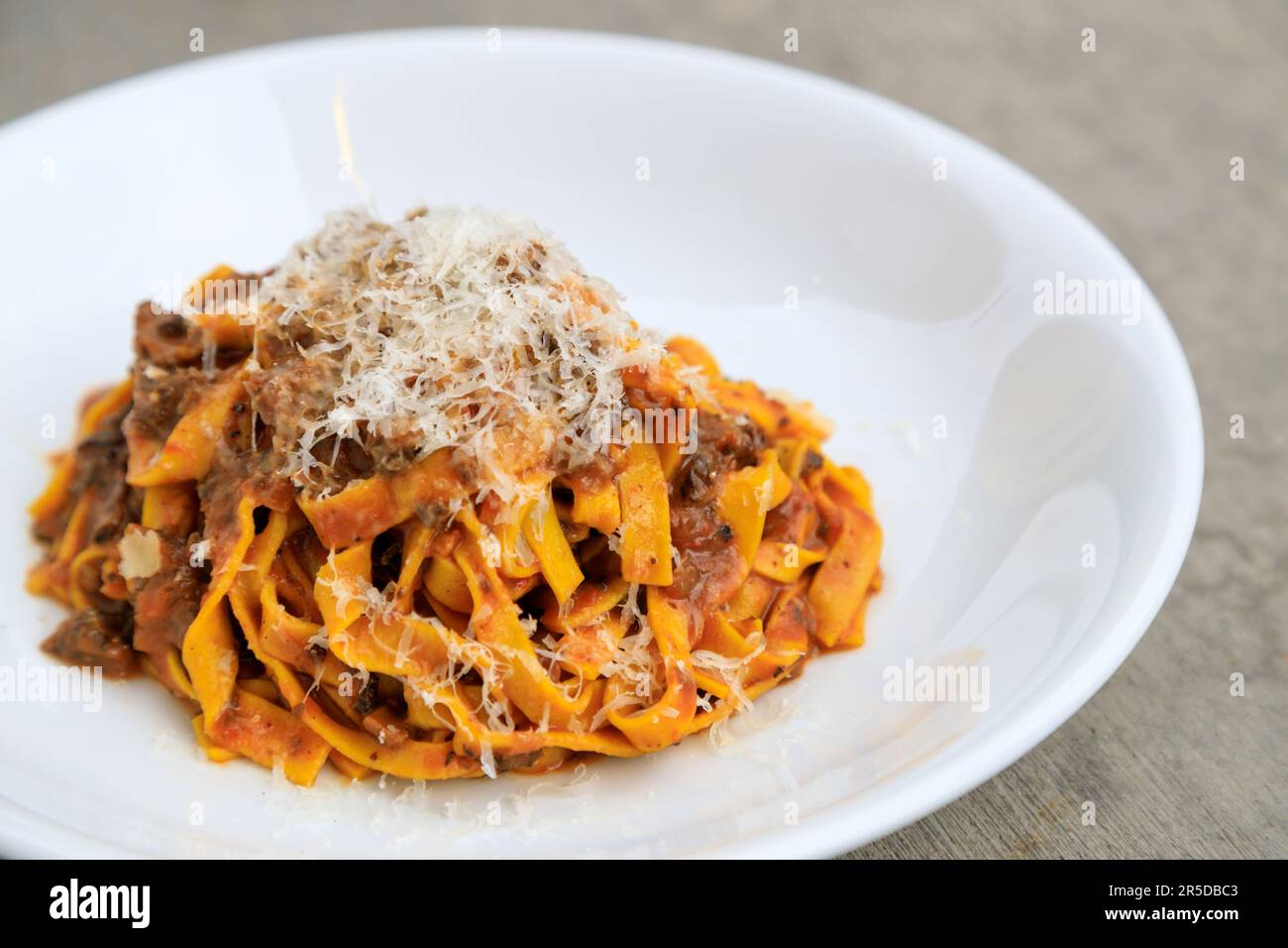 tagliatelle con ragù di funghi porcini Foto Stock