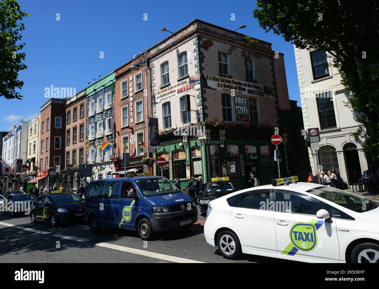 Il traffico sui Bachelors cammina a Dublino, Irlanda. Foto Stock
