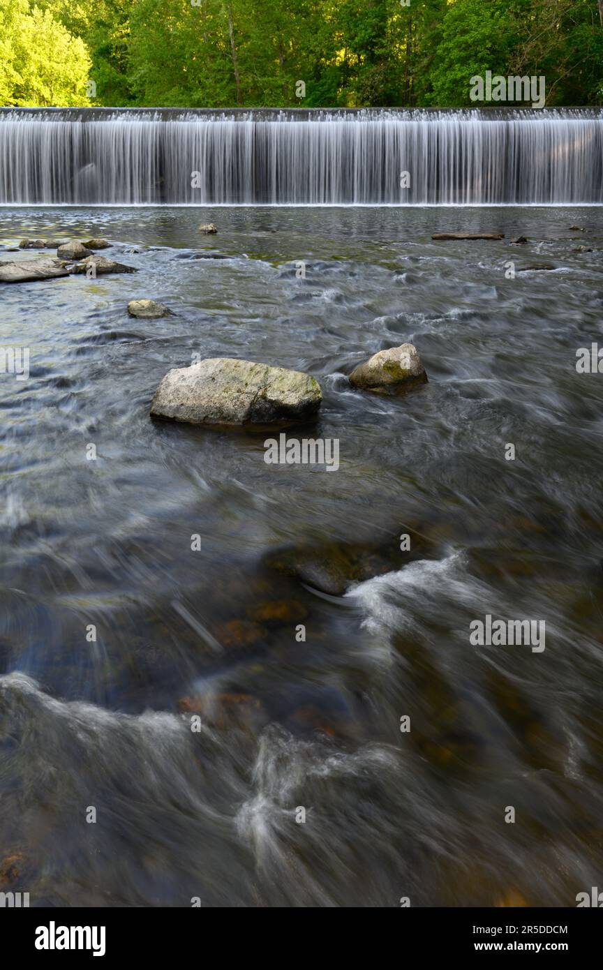 Daniels Dam e le acque fluenti del fiume Patapsco nel Patapsco River state Park, Maryland, USA Foto Stock